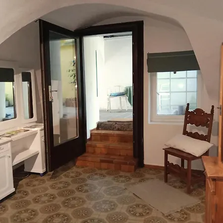 Apartment Mit 1 Schlafzimmer In Altstadthaus Sankt Veit an der Glan Buitenkant foto