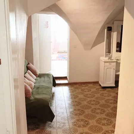 Apartment Mit 1 Schlafzimmer In Altstadthaus Sankt Veit an der Glan Buitenkant foto