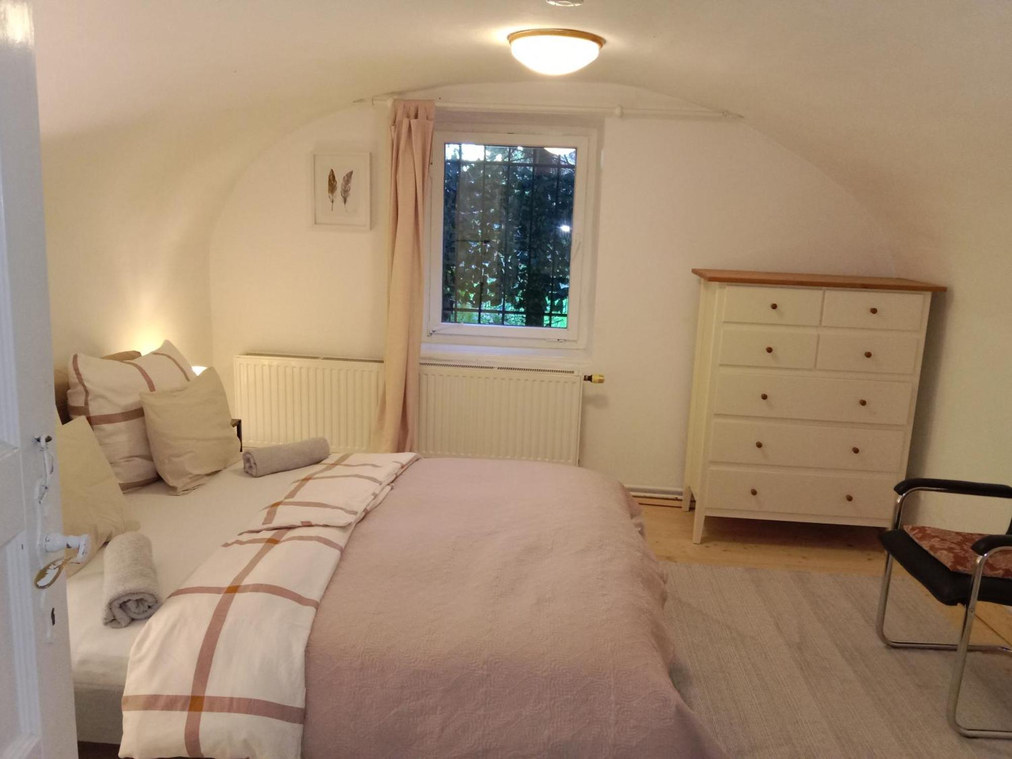 Mit 1 Schlafzimmer In Altstadthaus Appartement *